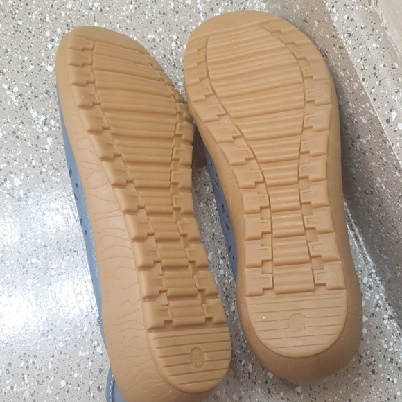 Shose - Picture 3 of 3